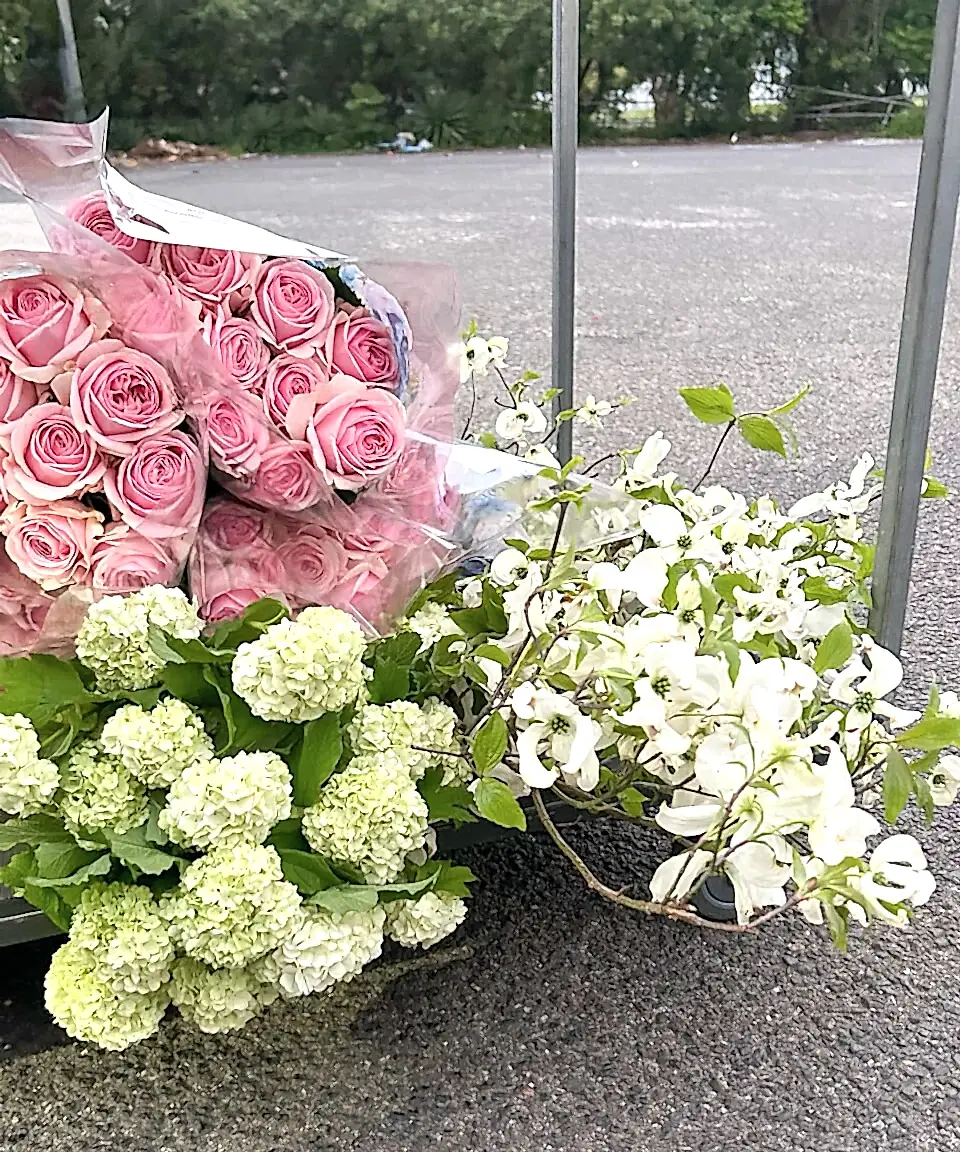 Pink and White Flowers on a trolley - Poppy Rose flower Delivery Brisbane